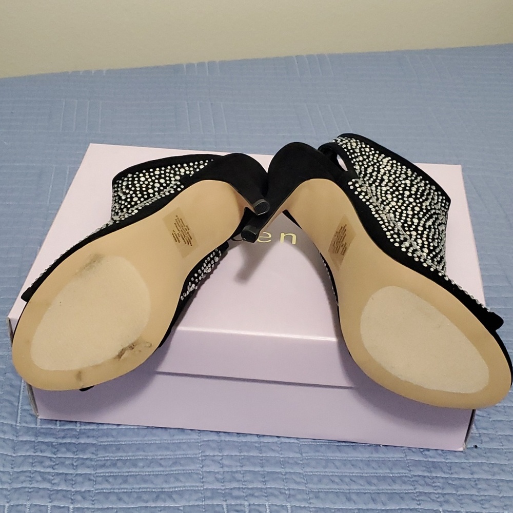 Heels - Picture 4 of 6